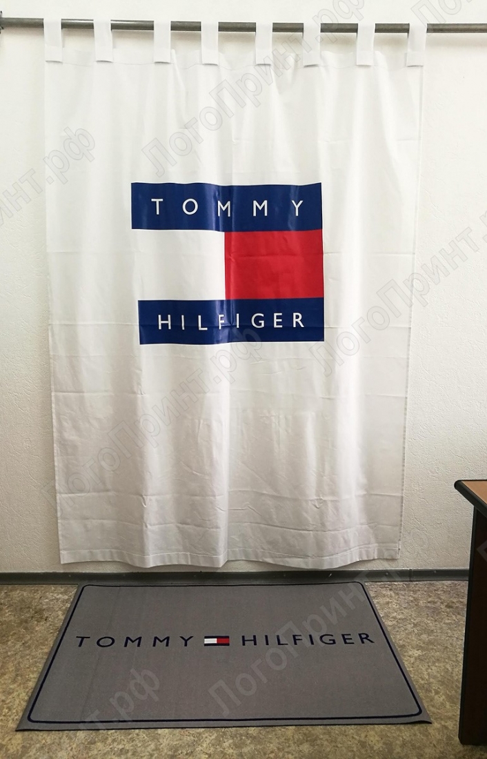 Шторы на петлях для магазинов с логотипом Tommy Hilfiger