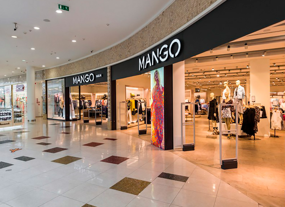 Шторы для магазина с логотипом MANGO